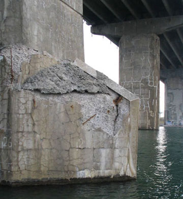 Photo showing cracked, crumbling concrete structures that support the Champlain Bridge